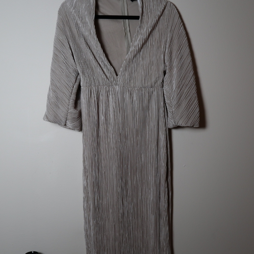 Missguided Flare Pleated Plunge Midi Dress oversized